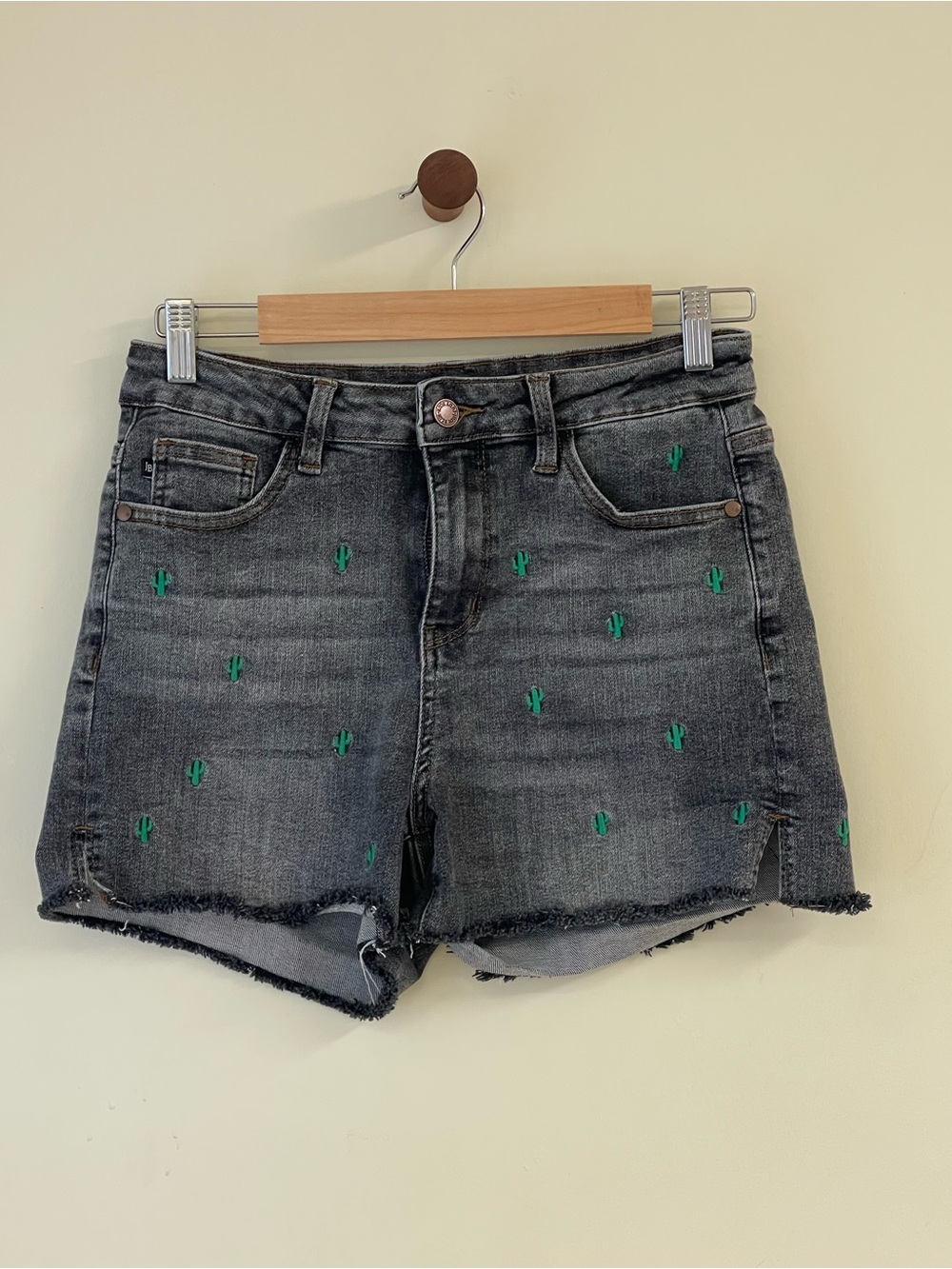 Judy Blue Cactus Embroidered High Rise Cutoff Denim Shorts M Gray